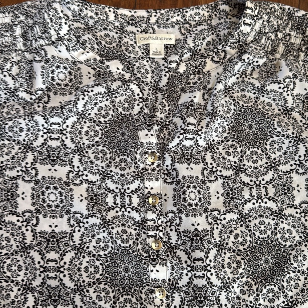 Croft & Barrow Women’s Blouse Size Large Black and White 3/4 sleeves - Picture 3 of 4